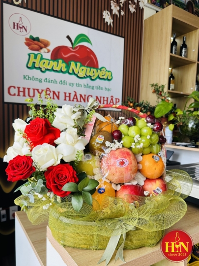 Giỏ Trái Cây Kết Hợp Hoa Tươi