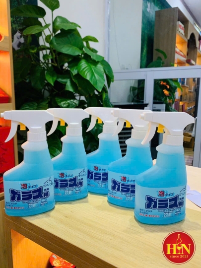 Chai xịt rửa kính Rocket Nhật Bản