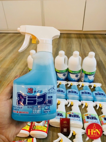 Chai xịt rửa kính Rocket Nhật Bản